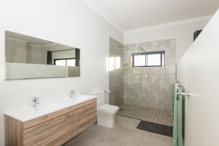 5 Bedroom Property for Sale in Myburgh Park Western Cape